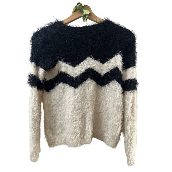 H&M Fuzzy Chevron Knit Sweater Soft Pullover SIZE 8-10Y LARGE Eyelash Knit Cozy - Picture 4 of 4